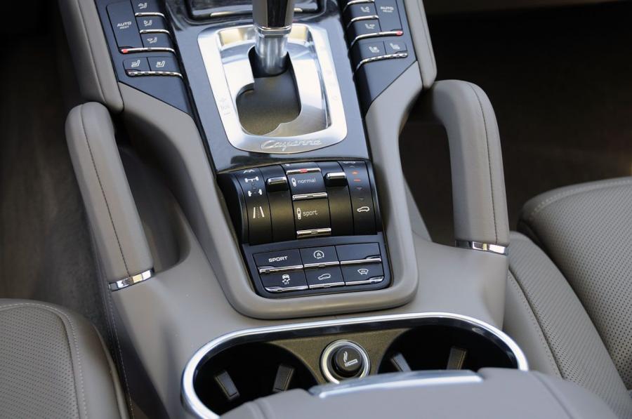  Porsche Cayenne 2011 года  (фото 44 из 107)